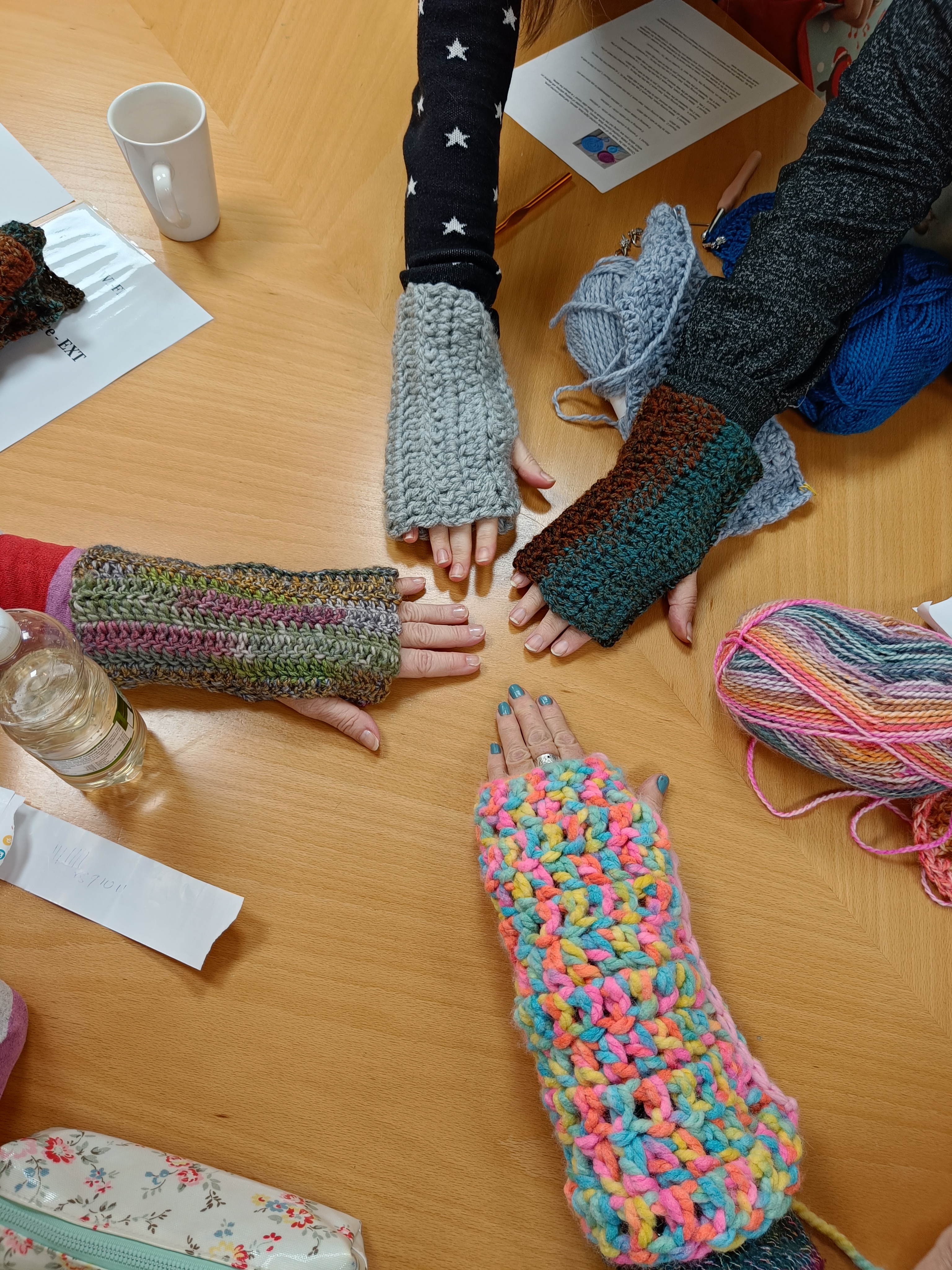 beginners crochet class made winter hand-warmers